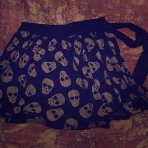 skull with heart eyes -mid waist skirt